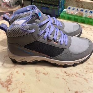 Brand new Columbia tech lite women’s hiking boots cute color details size 8.5